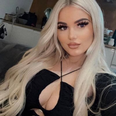 Barbie body. Dirty mind. 5’4 of sweet, wild fun… don’t be shy, come & play 😈💕