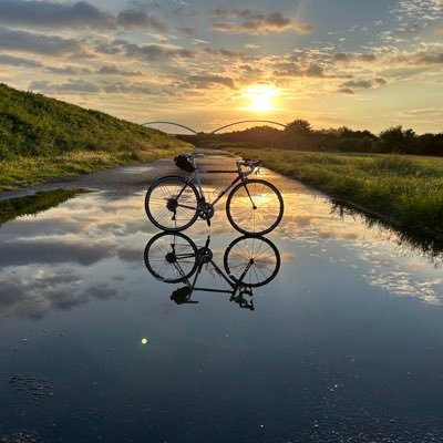 世界一ステキなちょいワルオヤジを目指してます。人生一回でも多く笑った方が勝ちと信じてるサイクリストのTwitterです 座右の銘 不撓不屈 口癖 だからなんやねん? 大阪~東京ライドこよなく愛してます 合言葉 とりあえず走れ❗ 判断に迷った時はどっちが感動するかを基準に選べ❗ 好きなボクサーはアルツロ・ガッティ