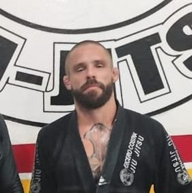 Sou empresário, Médico Veterinário/
Lutador de Brazilian Jiu Jitsu/Direita/
Anti Comunista/ Anti Globalista