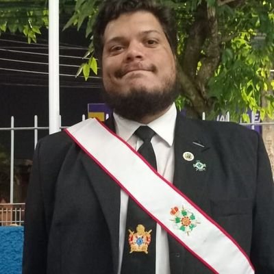 Sênior DeMolay, Straight Edge, cristão metodista livre-pensador, gamer, flamenguista, historiador, marido da Lívia, pai da Elaine e um eterno aprendiz!