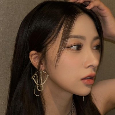 yunbkyoung's profile picture. 2001. fairy ɞ𓂃֙⋆ 🪽 𖥻 ִ ۫  seo yunkyoung  ࣪˖  ִֶָ