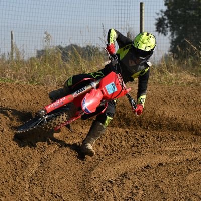 RobertoVig39772's profile picture. Motocross Rider and Mxcoach 
40 years of experince 
Watch my web site 👇👇👇