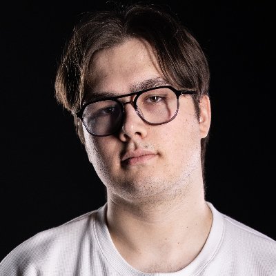 Chargé de communication @Gozulting: @gofroles, @SpeeDonsFR, @ProjectBlender_ @UFA_Gaming.
Co-owner: @nightpenguins🐧