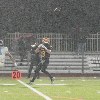 WR/LB #9| 6”1’|185lbs|Berkeley High school|3.8 GPA|CO’ 25|Hudl Link Below⬇️ 📞: 510-833-8224
