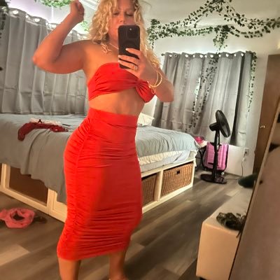 Lesley Cummings .. Your favorite Tiger Queen!! https://t.co/8JR8GUgHpS