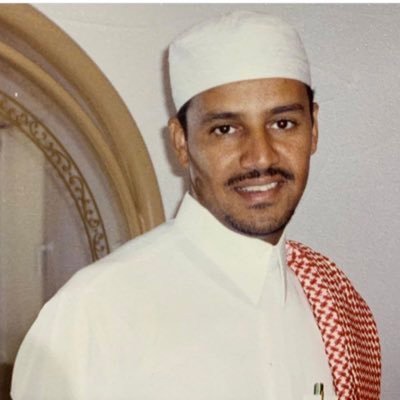 آنتقي گلمآتي : ب آسلوب مختلف () ! ۆ آتحدث بَ فگر عآلي ♥ عقليَ يسبقنيّ بَ سنوآت ˛ ۆ ذوقيَ غير مرتبط */ بَ ذوق آحد :♡