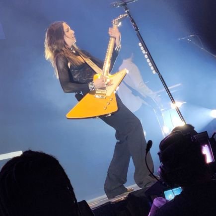 Stepha7x's profile picture. 🎶I burn a flame for every scar
I swore allegiance to the fire in my heart
That light's a darkness I will never betray🎶
🤘🏻⭐😈 HALESTORM #Freak ❤️ LZZY