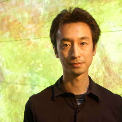 サウンド&レコーディング・マガジンの編集長を20年務め、現在は多目的スペース=RITTOR BASEのディレクター。2024年4月よりbar ブーケのマスターも務める。