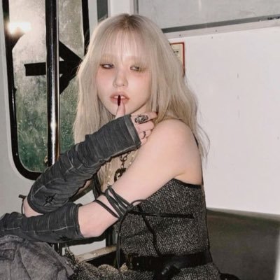 𝐬𝐡𝐞/𝐡𝐞𝐫. // 𝙩𝙖𝙮𝙡𝙤𝙧 𝙨𝙬𝙞𝙛𝙩: 𝙄 𝙬𝙖𝙣𝙣𝙖 𝙗𝙚 𝙙𝙚𝙛𝙞𝙣𝙚𝙙 𝙗𝙮 𝙩𝙝𝙚 𝙩𝙝𝙞𝙣𝙜𝙨 𝙩𝙝𝙖𝙩 𝙄 𝙡𝙤𝙫𝙚
