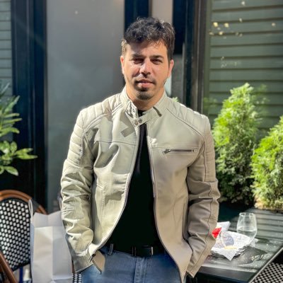 Polémico, curioso. Cantante. Tengo mis días intensos. Padre de Milan. @Clavelita_ es mi cómplice en todo lo que hago. ENFP