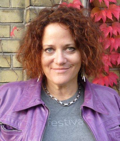 ex Montreal,ex lawyer, ex film/tv buyer, now post'99: MD/founder Rights Stuff (Amsterdam): vod bizdev; film/tv licens'g /fund'g re SVOD/AVOD/FAST/OTT and AI