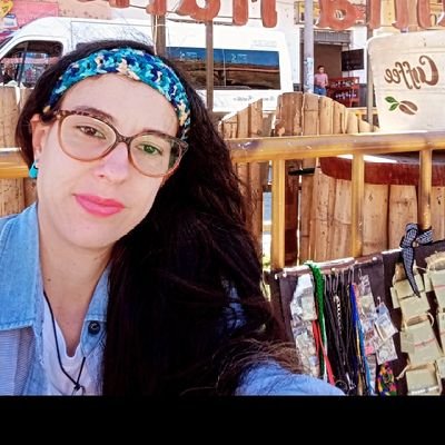 Jusneily's profile picture. Viajera, mecánico, aprendiz de artesano, #CMT1, hippie pero me baño. En esta cuenta me quejo de todo lo que odio. 
Ig: @jusneily