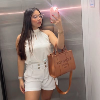 DimeCastaneda's profile picture. All eyes on me.