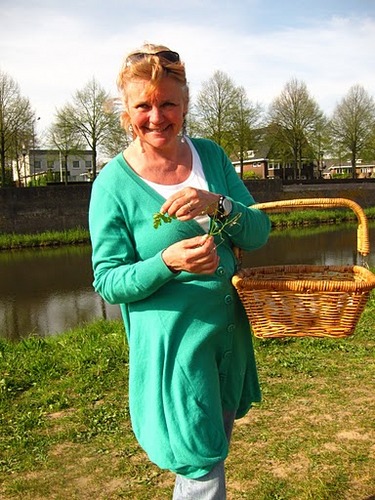 De vrolijke moestuin geeft lessen, lezingen en advies over gezonde voeding van de tuin tot op het bord.