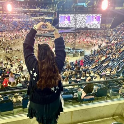 danikaaallison's profile picture. artist, cat enthusiast, lover of london, taylor swift enthusiast ✨ graphic design//marketing//photography🍓 ✨ ☉ ♎︎ ☽ ♍︎ ↑ ♍︎