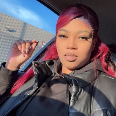 🏳️🌈 L(B)GT| Mommy x2 | Travel gel Nail Artists 💅 | Baker| Content Creator |@everythingbluj on all socials 💙