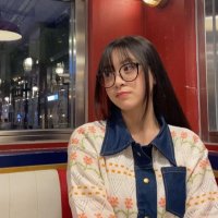 a (@lorrveing) 's Twitter Profile