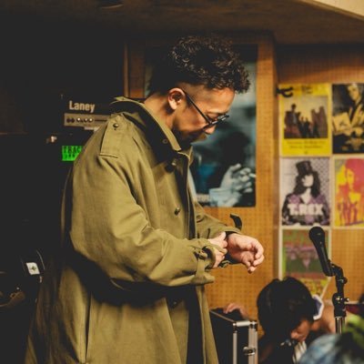 お世話になっております 、SNAP PUNCH MOMENTのギターのジャスティスです。 ごく稀に別のバンドでもギター弾かせてもらってます。推しと珈琲と酒と野球と洋服と弁当が好きです。 https://t.co/SVOmMrhn4R