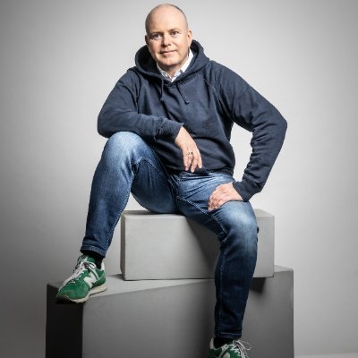 husband, father, politician, entrepreneur, ex-CFO
Artikel 1: Österreich ist eine demokratische Republik. Ihr Recht geht vom Volk aus.