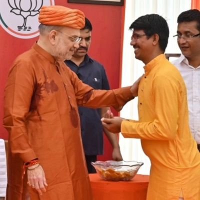 Social Media Executive@BJP4Gandhinagar
https://t.co/Y9lUNa9zVT