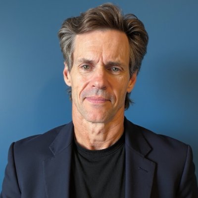 - 3x Book Author
- Podcaster
- Ex-journalist
- Hockey & Tennis Fanatic