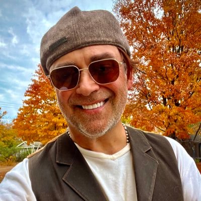 A proud father, a pop art geek, a client success & account manager, a blues / grass / rock appreciator, a live music addict, dogs=❤️and ❤️exploring the planet.