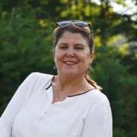 Zehra Sil Şafak (@zehrasilsafak) Twitter profile photo