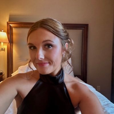 elizabethj_20's profile picture. @UIOWA Alum || She/Her