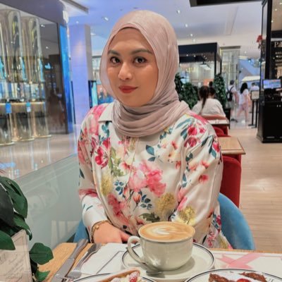 yanieee_yusof's profile picture. mom of three ❤️