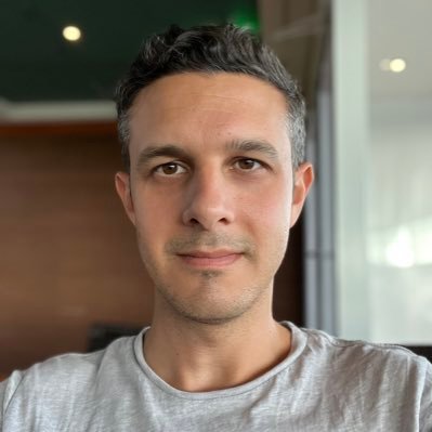 Ingeniero .NET desde hace 20 años 👨💻: arreglando problemas que no sabía que existían 🛠️, en sistemas que no sabía que podía romper 💥 Fan de los Simpsons 🍩