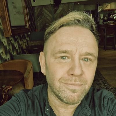 Retired actor, singer, radio presenter and comedian.I'm 50 years of age.Daddy to a Frenchie called Aston.Up the Villa❤️