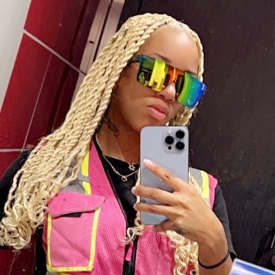 Whodoitrust__me's profile picture. #KeepOnTruckin #truckHer 🚛✨💚💪🏽💯