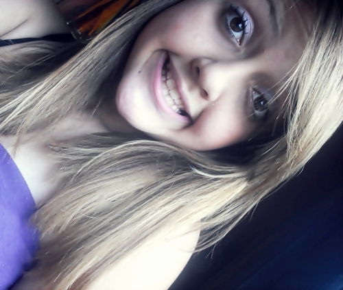 Nome : byanka Moura ,Idade Nem vó Fala U.U  *-* Solteira .ciumenta 
Ginasta , Corinthiana , Humilde,  Amo minha Irmã Chata @bea_anabelly  *-*