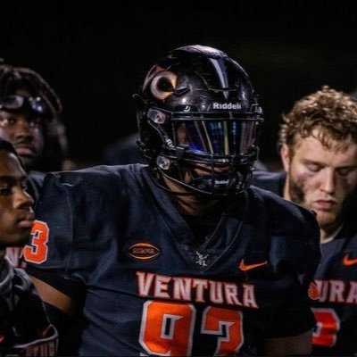 3.7 gpa | C/DT | 6'3 295 | @VCPirateFB 🖤🧡 Email: Trenchboijayy@gmail.com #2525585514 📲 DM ME‼️
