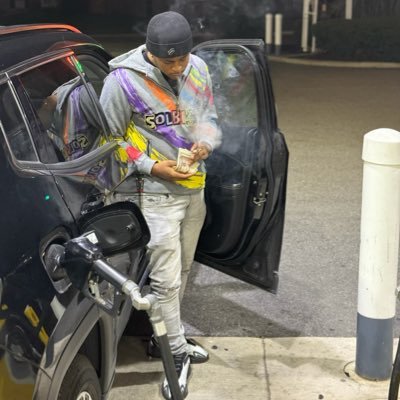 stackindiner0's profile picture. instagram: dinero.esc0bar D〽️V   (24)