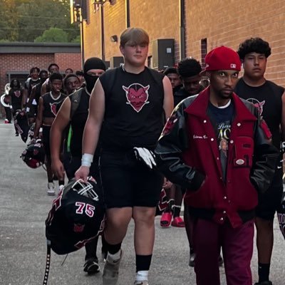 Warner Robins High School 2028 | OL🏈 HVYWEIGHT 🤼♂️IG:ashely.rowland50 | 3.8 GPA | cell: 4789194456 | 6’3 290lbs | hand span 9.5 in |