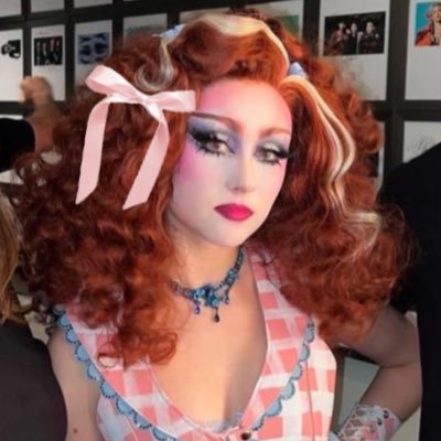 tayprinc3ss's profile picture. nineteen 🪩 lesbian