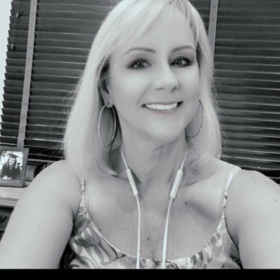 ContrarilyMary's profile picture. 🐱🐶✨🌵🇺🇸🌄⛈️☕️🌮🍜🍕 💜♈️ Experienced eye roller. Pluviophile. Purpleista. MAGA. 🚫DMs. Here for the laughs 😁