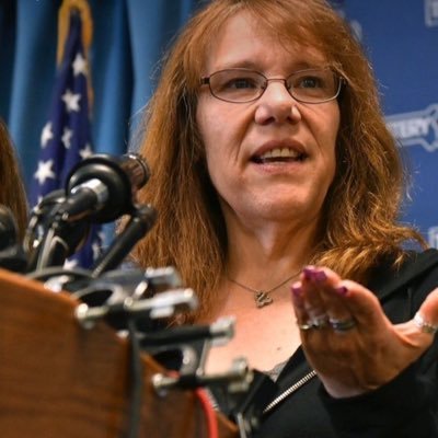 mavis wanszky the power ball winner of $758 million, l'm here to help my first 100 follower with there bills and needs and each person will get $10k Follow