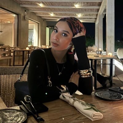 26, Entertainment Booker @CosmopolitanUK @ELLEUK @BazaarUK @EsquireUK • Culture @Amaliah_Tweets • Words in The Independent, BBC, Refinery29, gal-dem and more 💋