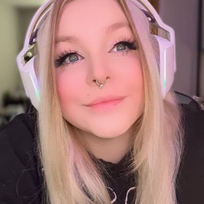 Twitch Affiliate || Team @BoldUprising || Carry Me Harder Plz D2 Clan & COD Regiment Founder || Email : xxxsammeh@gmail.com