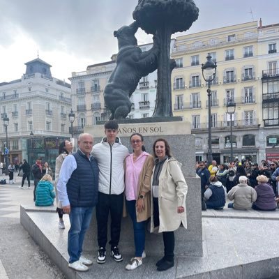 “LA FELICIDAD TIENE LA VIRTUD DE SUPRIMIR LA VEJEZ”