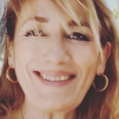 Mamá Papá infinitas gracias por darme Vida.💛🌌💫
No encuentro belleza en los qe nuncan se rebelan.
Galopa caballo,jinete del pueblo que la tierra es tuya.