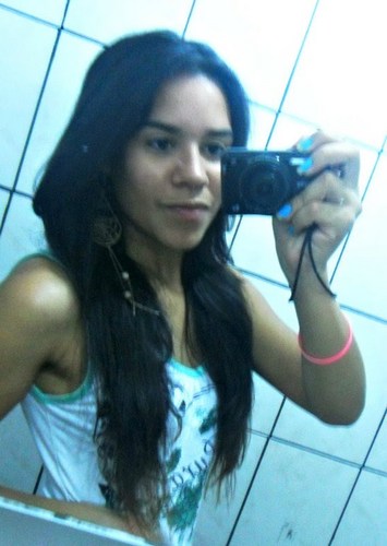 # Boooα Perguntα {?}
αqélα q sorri qdo estα triste,
αqélα qê tem poucos αmigos de verdαde, mαs todos qê tem pode confiαr...