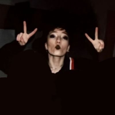 taschlerovi's profile picture. ana's evil twin