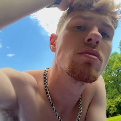 Horny 27yo geek, gamer, 187cm tall, dominant, kinky 🇪🇺https://t.co/0RWaTtNoBZ I reply to DMs on OF below🤙