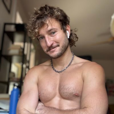 pubic figure | writer / rider | pop-lover / love-poppers | the link’s got 😮💨👀| (NSFW) | IG @josh_tvrdy