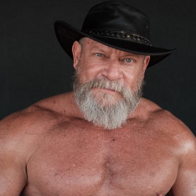 Muscle Daddy dedicated to pleasure. Sex positive, life positive. Join me loving life on https://t.co/9qUJEd5Fkk & https://t.co/Tj8GhhZQpz