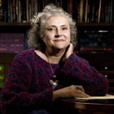 Escritora mexicana, docente y guionista. Autora de Como Agua para Chocolate.