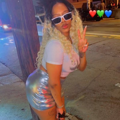 New Twitter !! Thrillest vibe ever🧘🏾🥰 Check out my other pages !!! 🤩 IG: essenceb__ SC: Essence_oflife2 FB:Essence Kirk follow me 👣👣